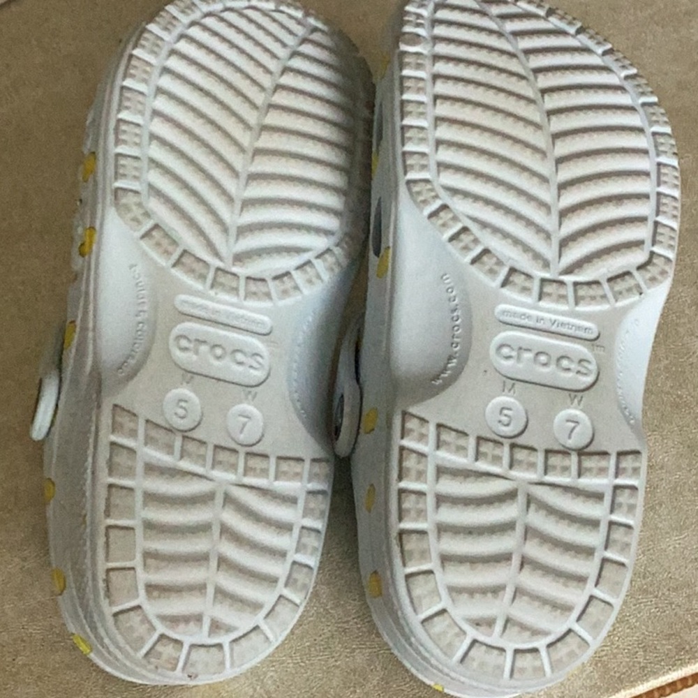 Crocs Light Blue with Daisies Size 7 - Picture 3 of 4